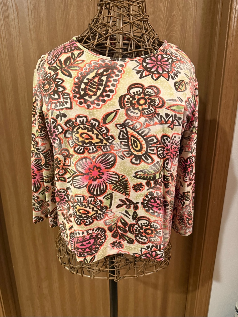 Chico’s Floral Paisley 3/4 Sleeve Stretch Top Size 3 Boho Pink Green